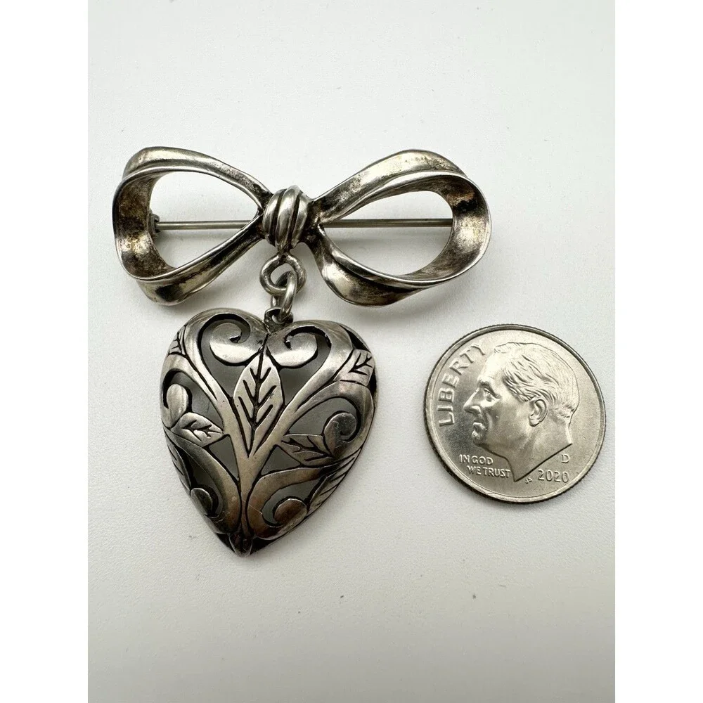 VINTAGE JEZLAINE STERLING SILVER FILIGREE BOWTIE & HEART DANGLE PIN BROOCH